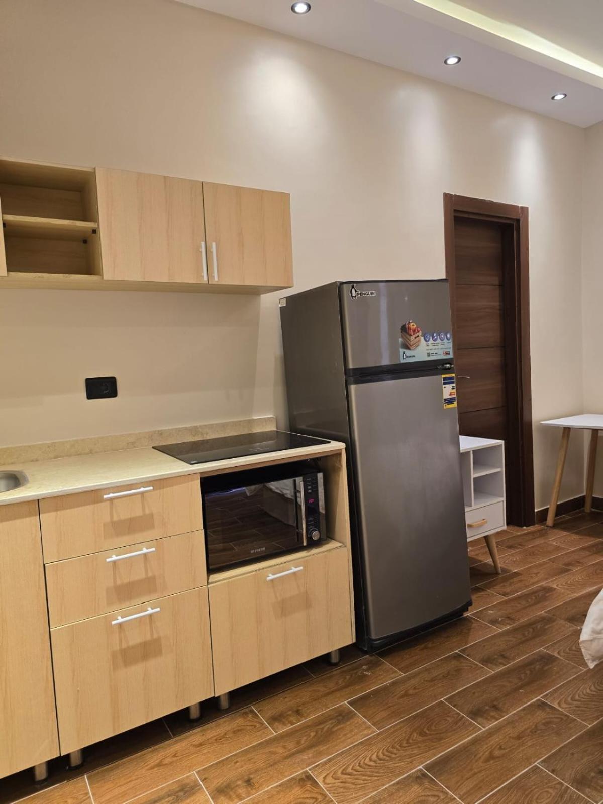 Fully Furnished Modern In New Apartment *